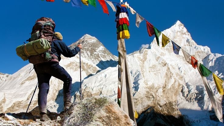 View,Of,Everest,With,Hiker,Or,Tourist,And,Buddhist,Prayer